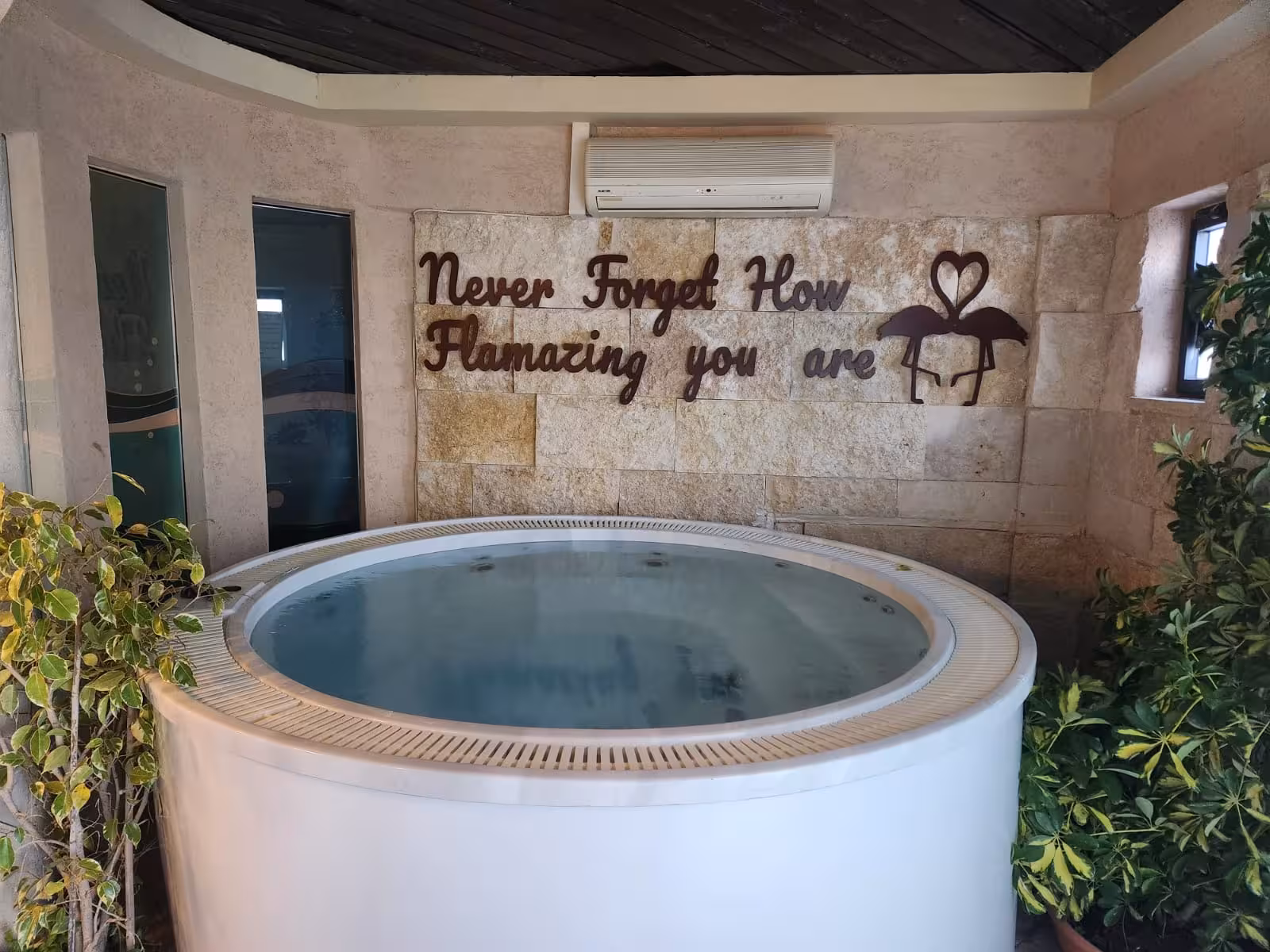 ג'קוזי מפנק בספא